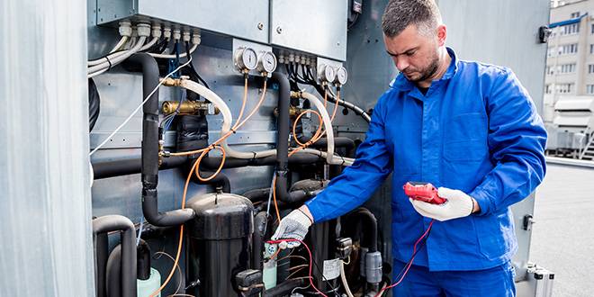 expert works on ROOFTOP HVAC SYSTEMS SERVICE & REPAIR