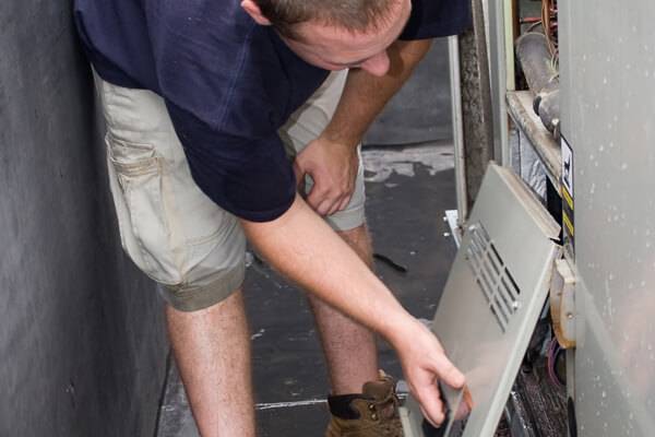 technician perform Heating Installation